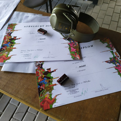 Májové střílení