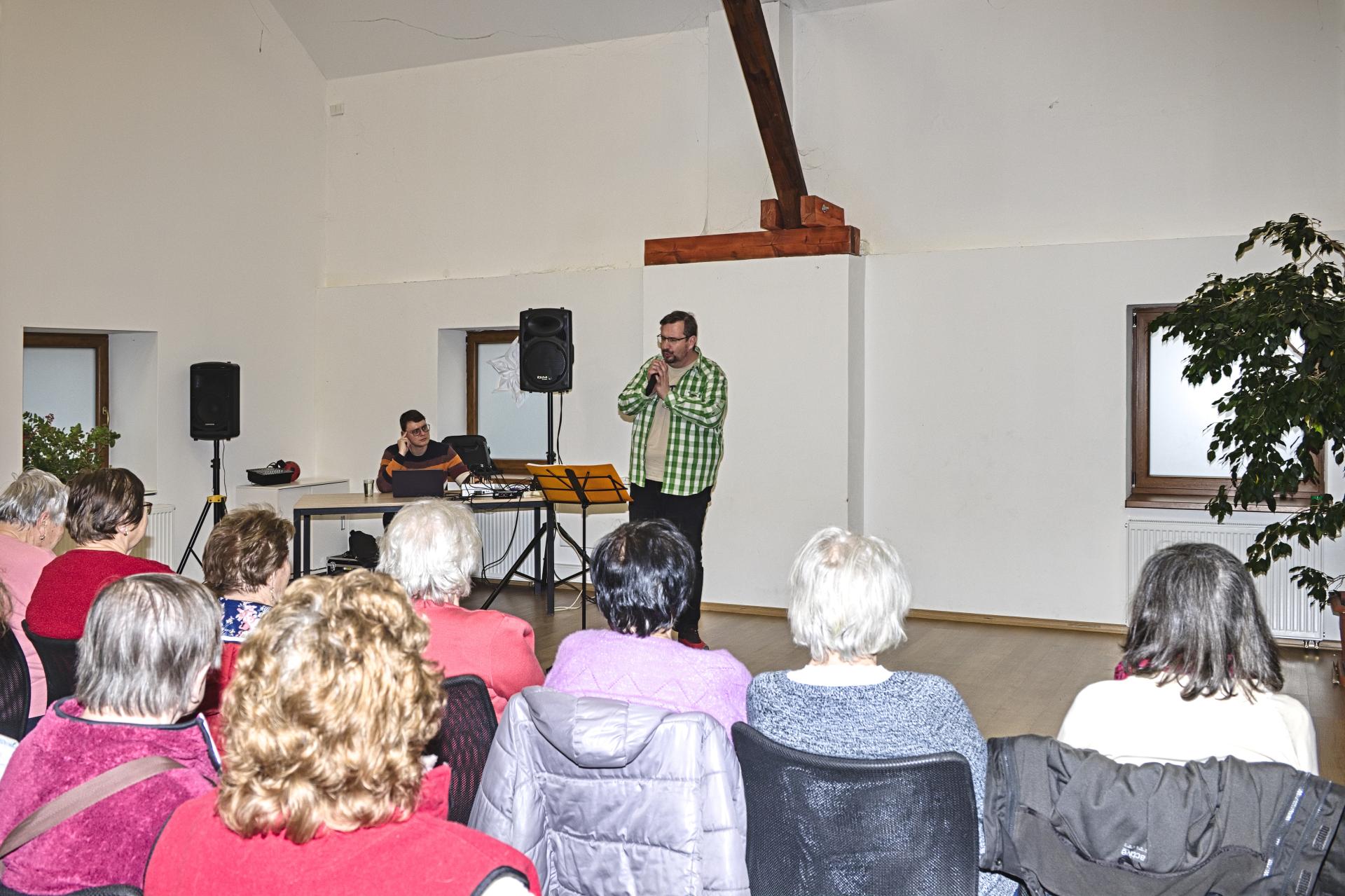 Hudební pořad pro seniory