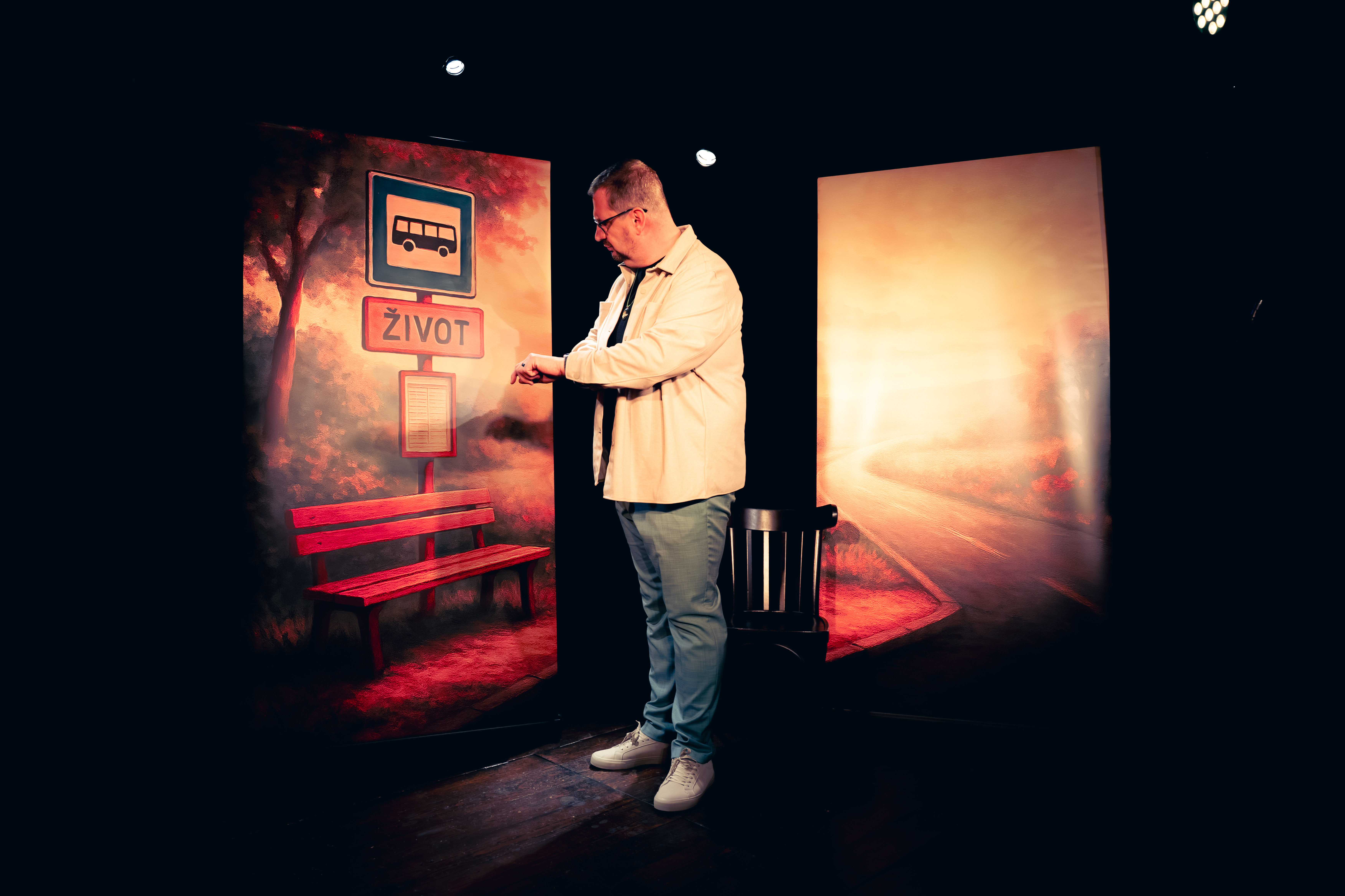 Divadelní představení - Hypnotizér z autobusové zastávky